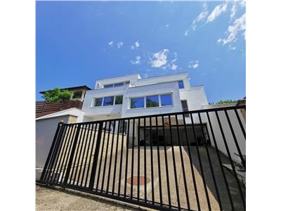 Inchiriere Casa 300mp utili  300 curte + garaj 2  masini - Borhanci